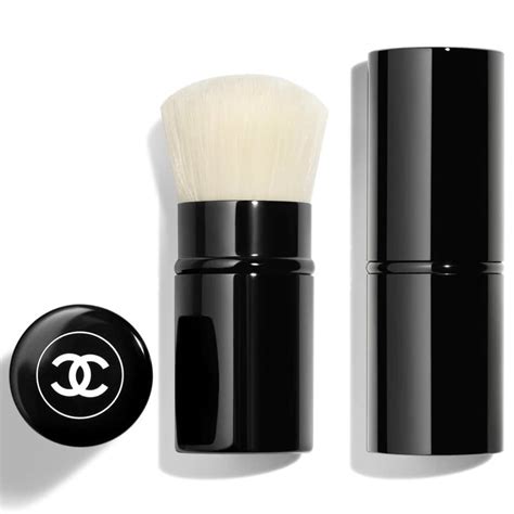 les pinceaux de chanel powder brush|chanel kabuki powder brush.